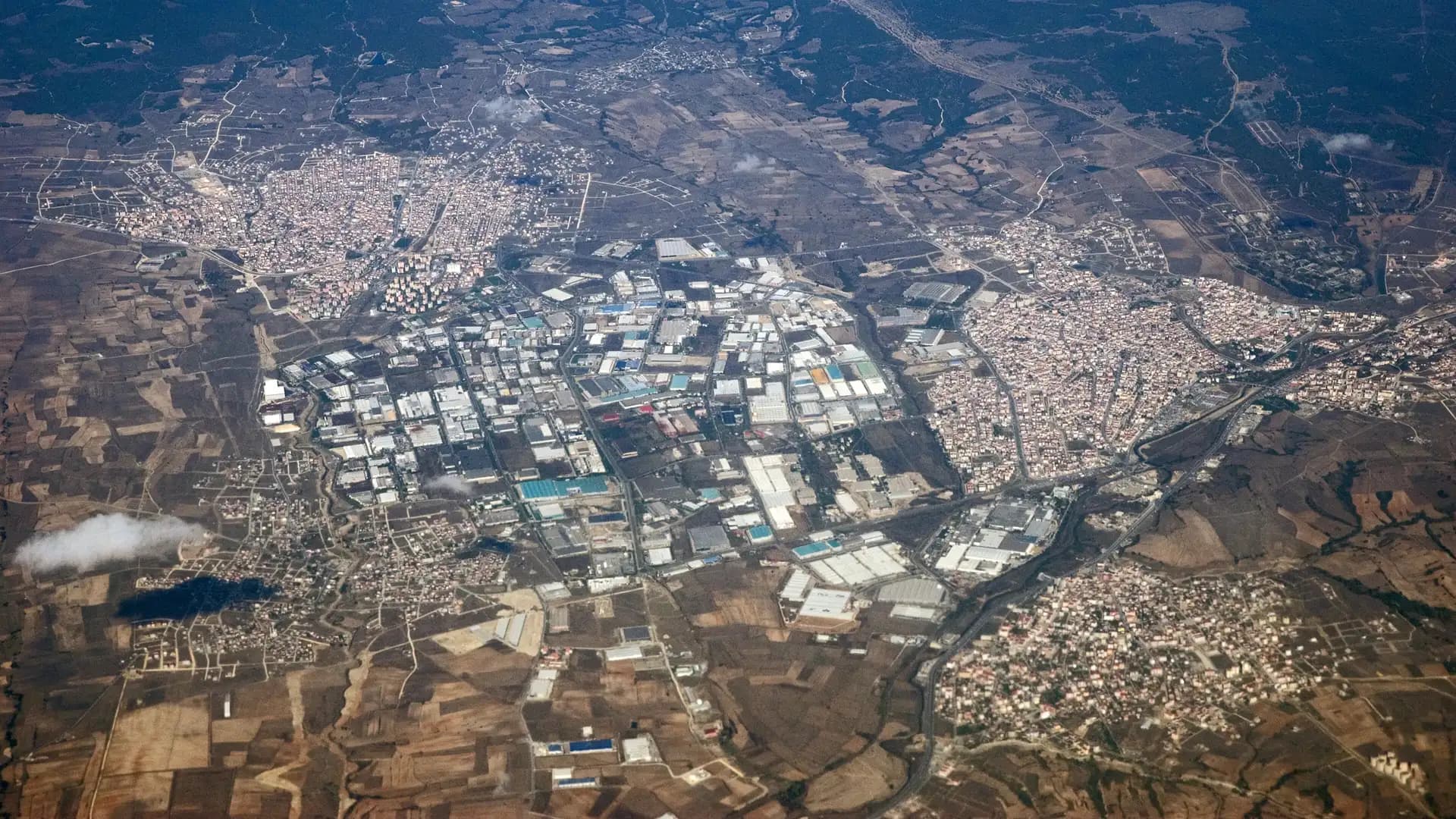 Çerkezköy'ün havadan görünümü: sanayi bölgesi ve yerleşim